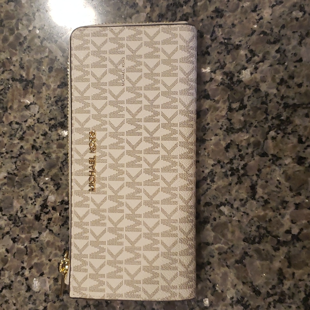 Vanilla/Tan wallet